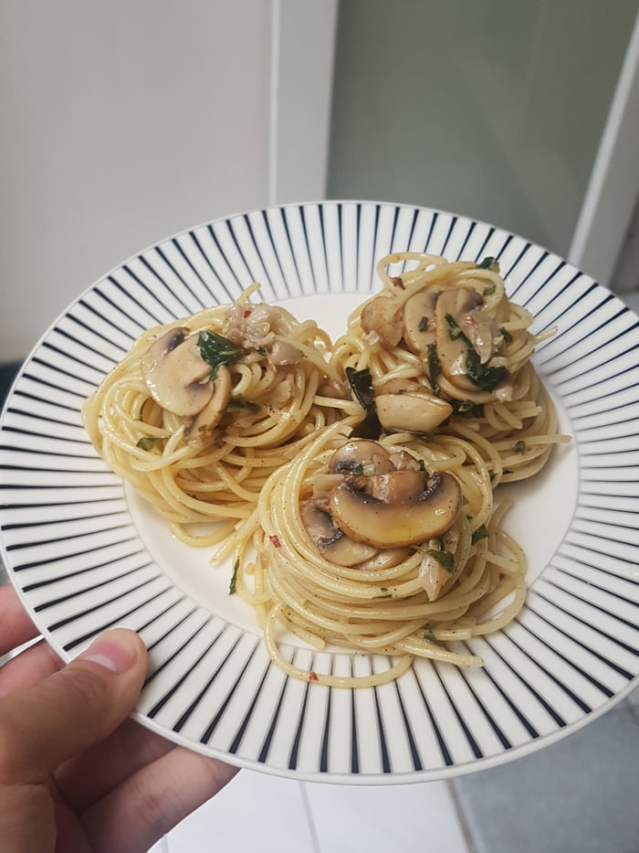 Aglio Olio with Portobello and Oyster Mushrooms. - 9GAG