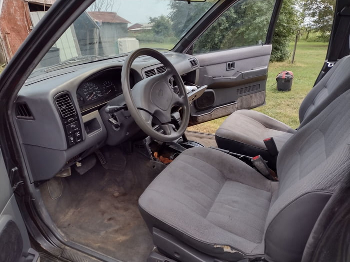 1995 Nissan Pathfinder Interior - 9gag