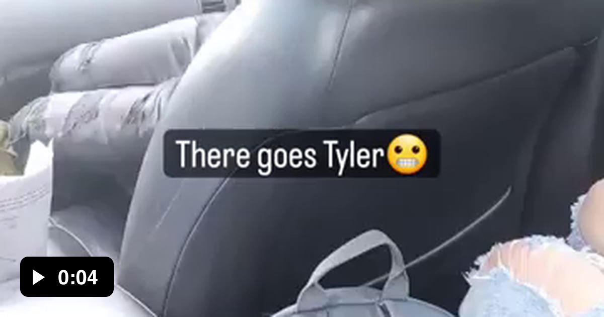 The child's hand slips while hanging from the car 9GAG