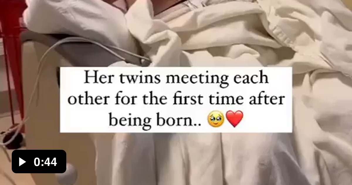 Twins Together Again 9gag