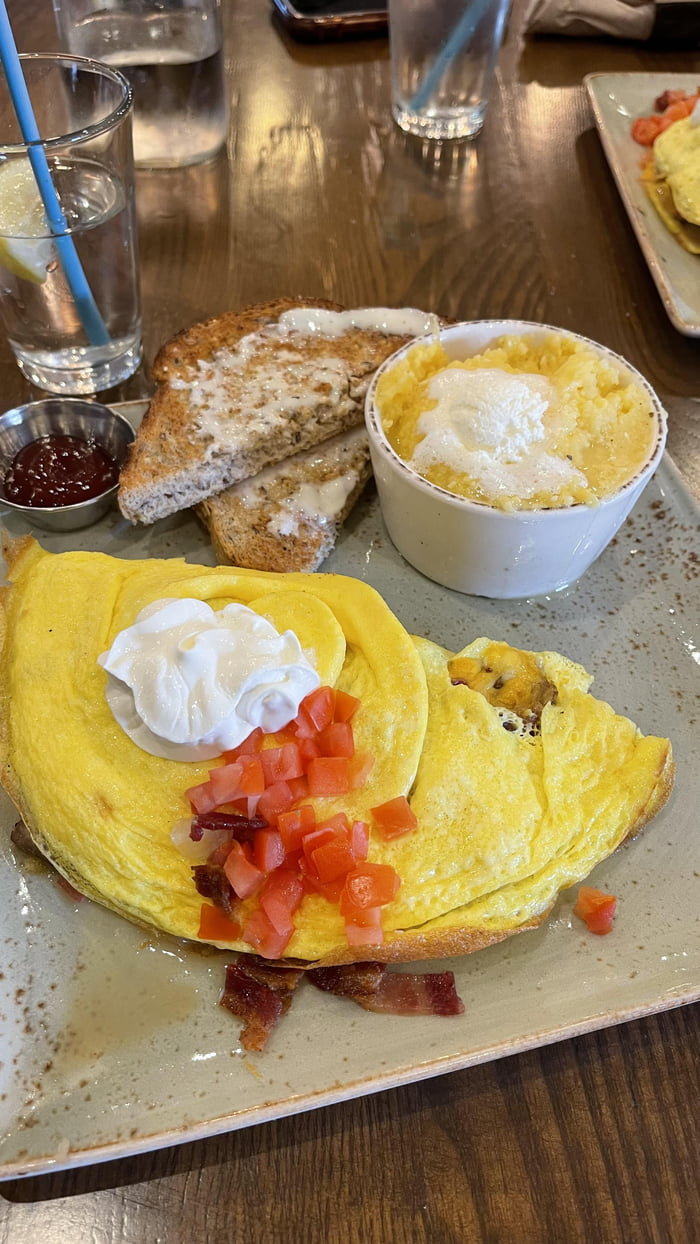 Supreme omelet with toast and grits from first watch in Dayton Ohio 9GAG