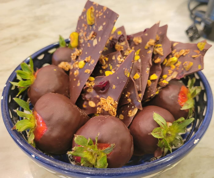 Chocolate covered strawberries and chocolate bark 9GAG