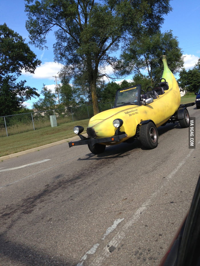 Banana car spotted in kalamazoo, Michigan 9GAG