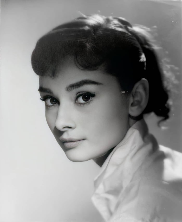 Audrey Hepburn, 1956 - 9GAG