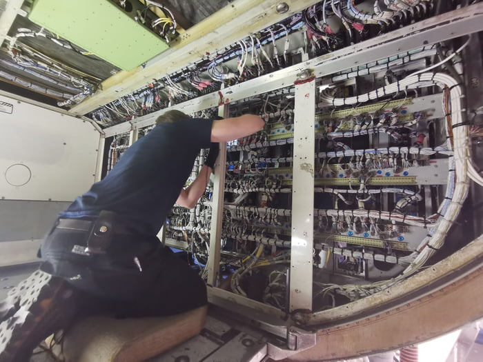 My Job I M An Avionic Technician 9gag