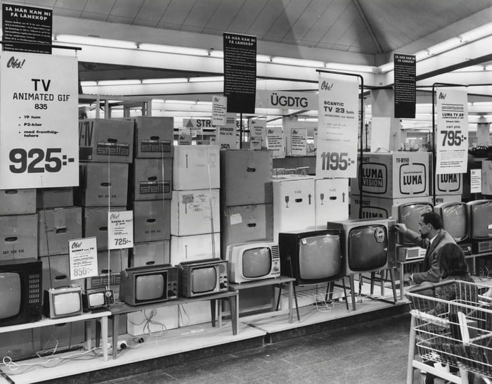 In the TV store 9GAG