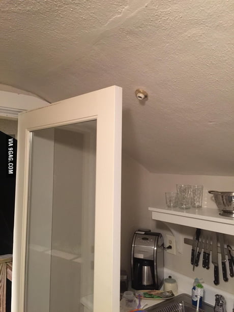 This Vacation Rental Has A Doorstop On The Ceiling 9gag