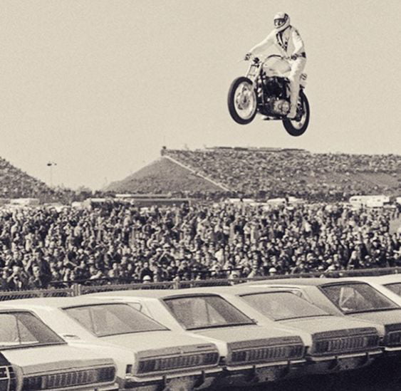 Evel Knievel jump over Cars - 9GAG