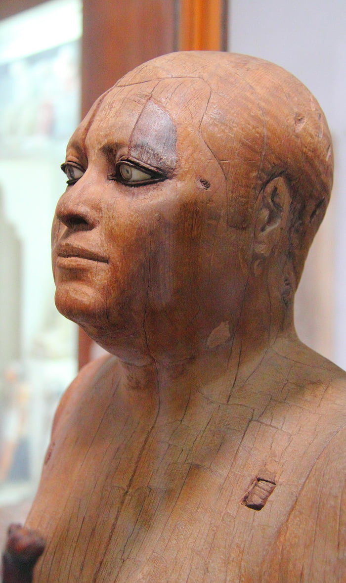 This 4600 Year Old Egyptian Statue Has False Eyes Made Using Rock Crystal And Small Copper Plates It S An Example Of The Remarkable Level Of Craftmanship And Realism Achieved In 2600 e 9gag
