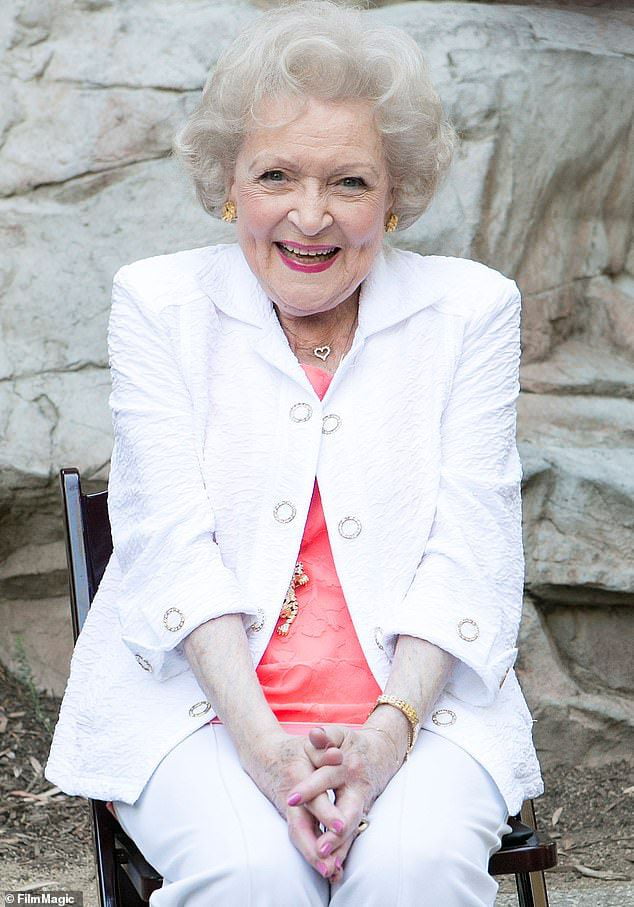 Betty White Of Golden Girls Is Turning 99 Years Old Today January 17 2021 Happy Birthday 
