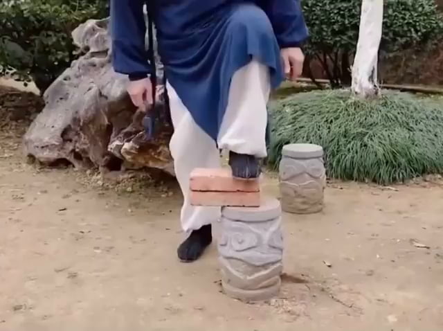 amazing-brick-breaking-technique-by-kung-fu-master-9gag