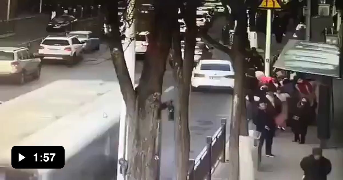 Bus falls in sinkhole - 9GAG