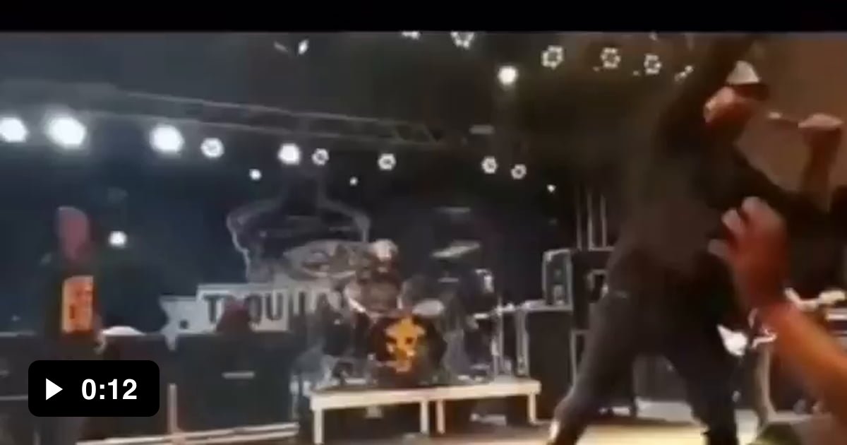 Why does my fingers smell like sh*t ? 9GAG