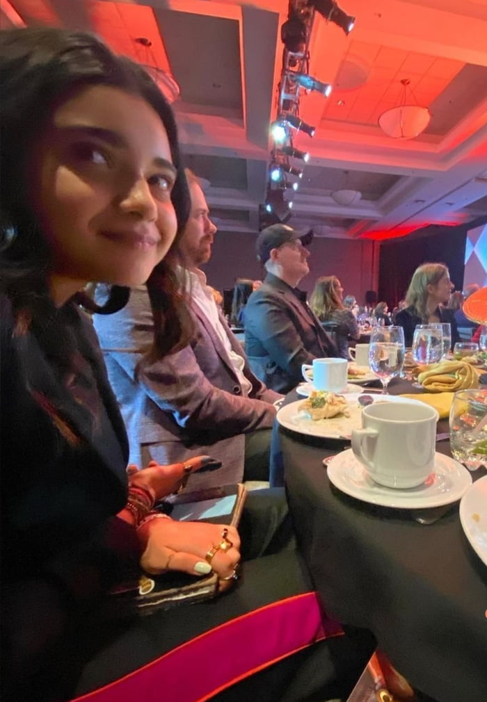 Iman Vellani At Saturn Awards With Her Notebook That Contains MCU 