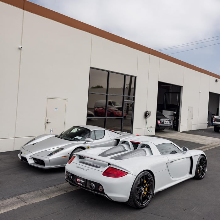 Porsche Carrera GT and Ferrari Enzo - 9GAG