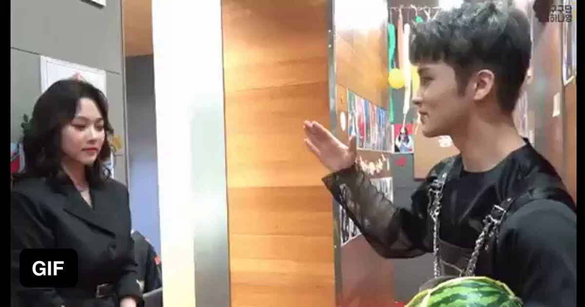 Mark Lee awkward bro handshake with Gugudan Mina - 9GAG