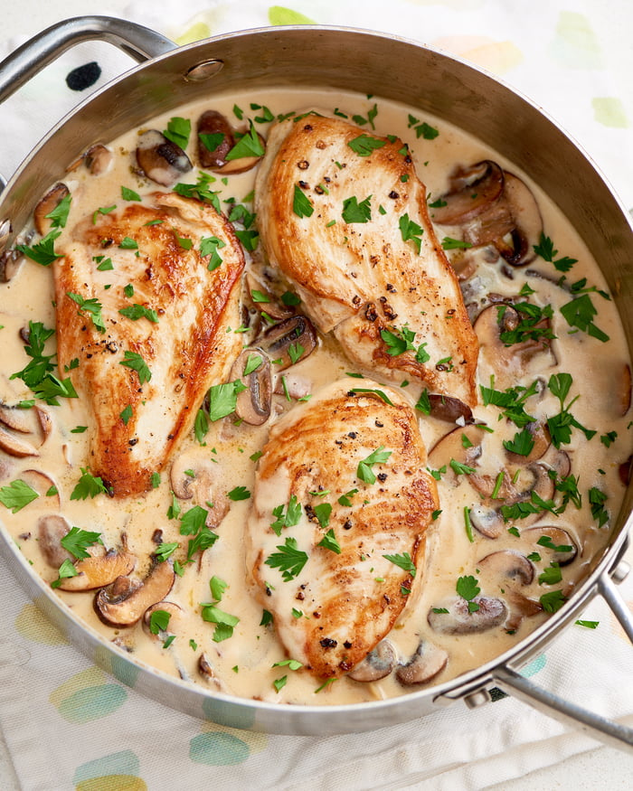 creamy-parmesan-garlic-mushroom-chicken-9gag