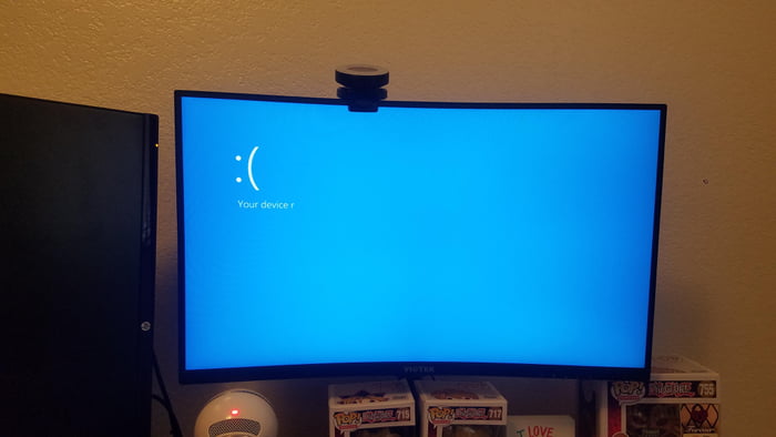 New blue screen after windows update lol - 9GAG