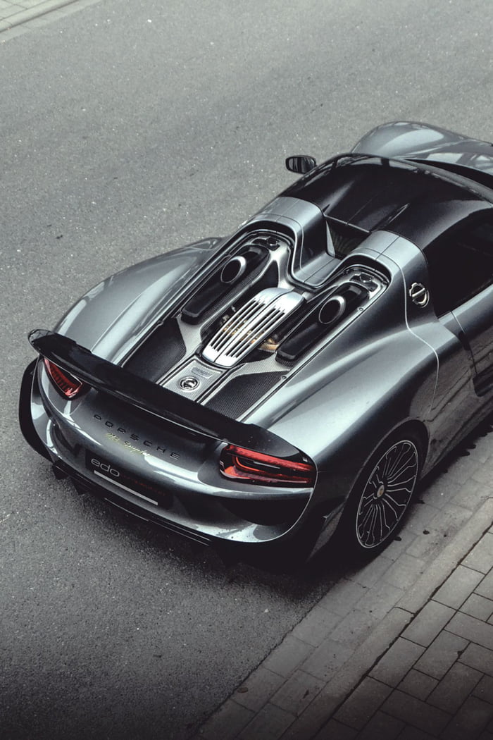 Porsche 918 Spyder - 9GAG