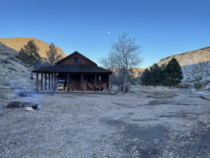 Cozy Cabin In Bend OR 9GAG   A41MG41 700b 