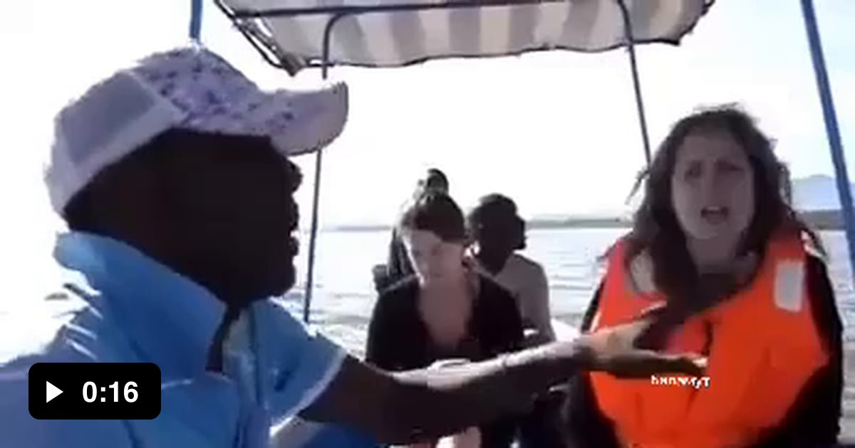 Hippo attacks a boat 9GAG