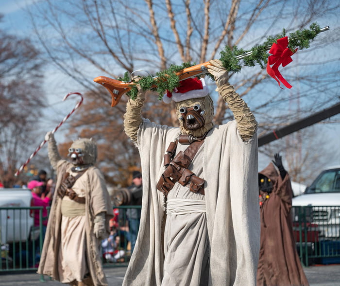 Tusken Raider Christmas Richmond, VA Christmas Parade 9GAG