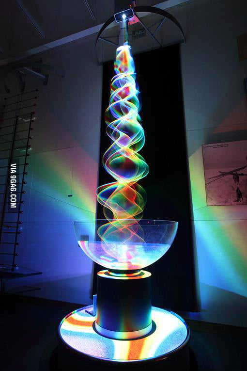 Physicist Paul Friedlander Created This Beautiful Kinetic Light