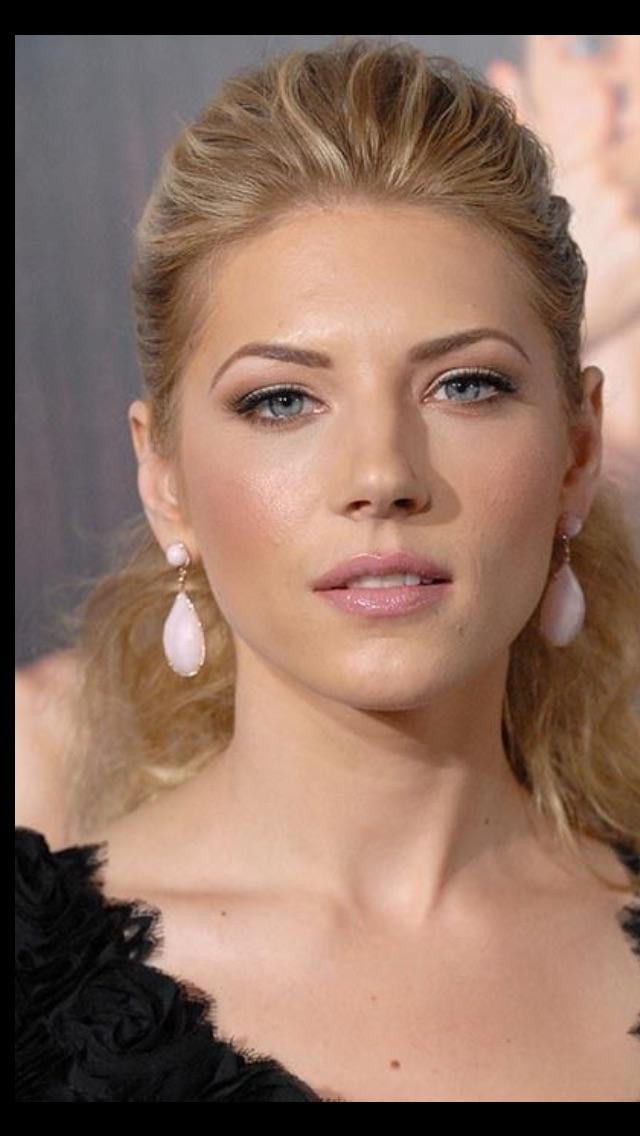 Katheryn Winnick Pics