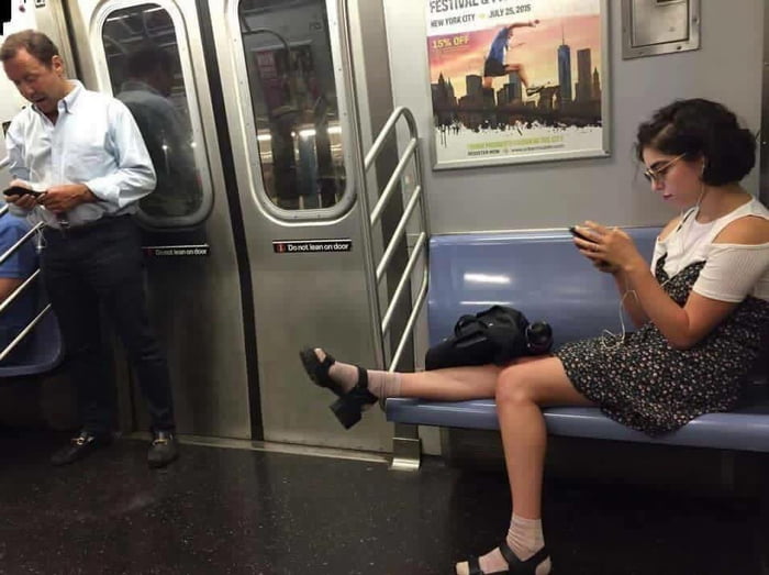 Womenspreading - 9GAG