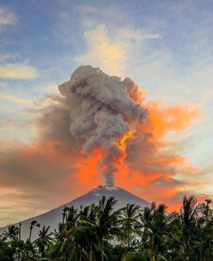 Mount Agung  eruption  9GAG