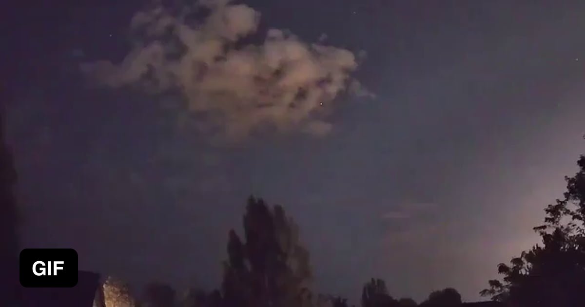 Falling meteor - 9GAG