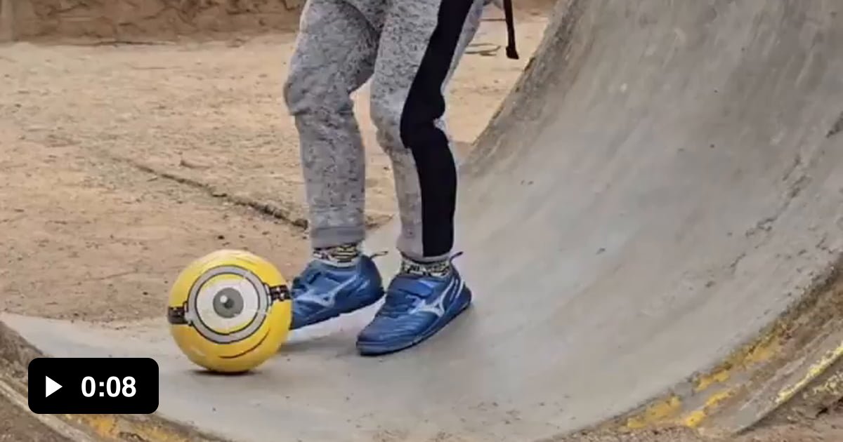 Football Loop Football Loop Trickshot - 9GAG