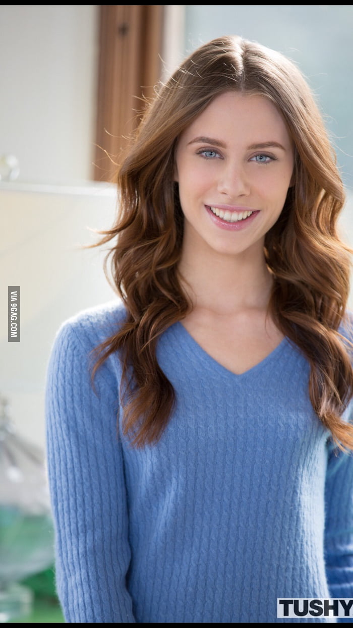 Anya Olsen. She does. - 9GAG - 700 x 1245 jpeg 111kB