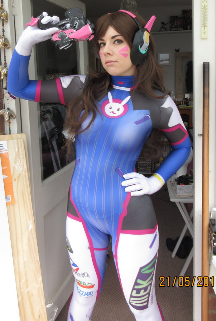 D Va Overwatch Cosplay 9gag