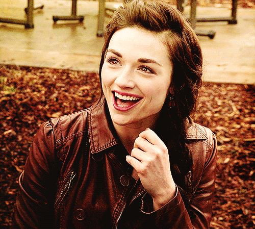 Crystal Reed smile 😍 - 9GAG