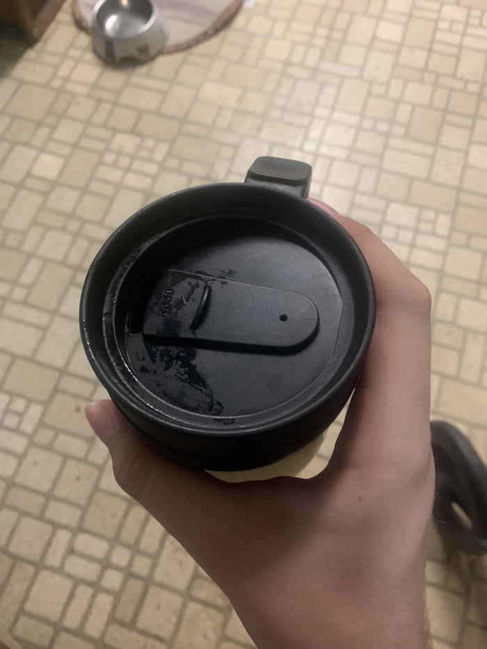 This cup’s lid is tilted and the opening is on the low end so you have