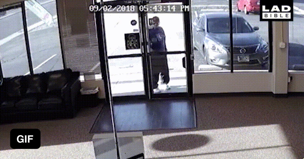 When you are taking a bank robbery way too casually - 9GAG