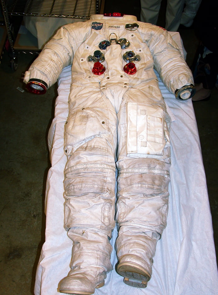 Neil Armstrongs A7 L Space Suit From The Apollo 11 Mission 9gag 7295