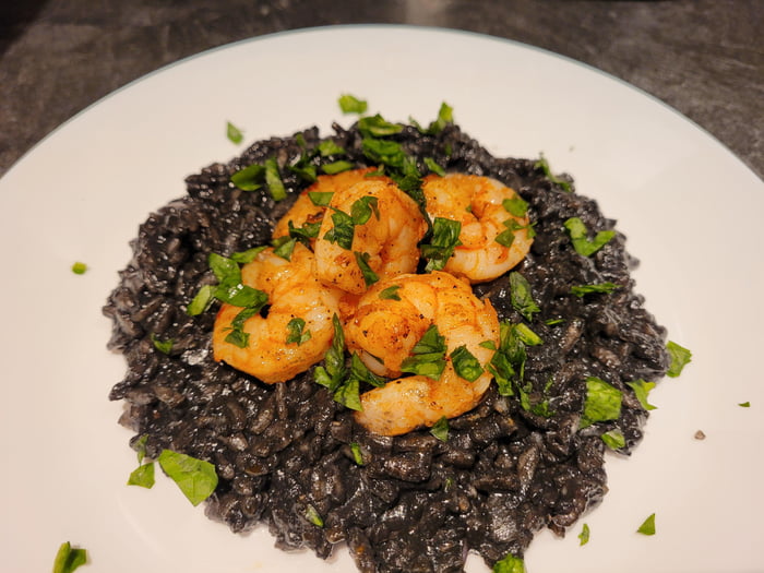 Squid ink risotto with shrimp - 9GAG