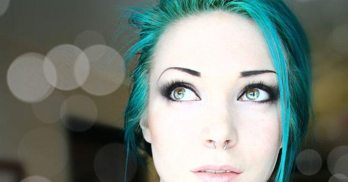 How to rock blue hair and pale skin - wide 5