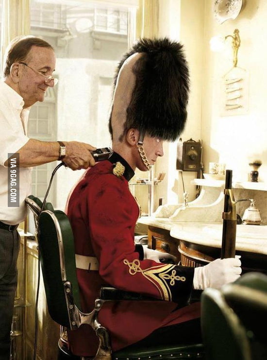 and-i-always-thought-that-royal-guard-used-bearskin-hats-9gag