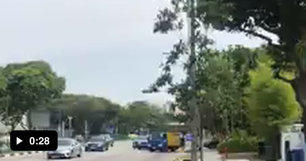 Just another day in the roads of Singapore - 9GAG