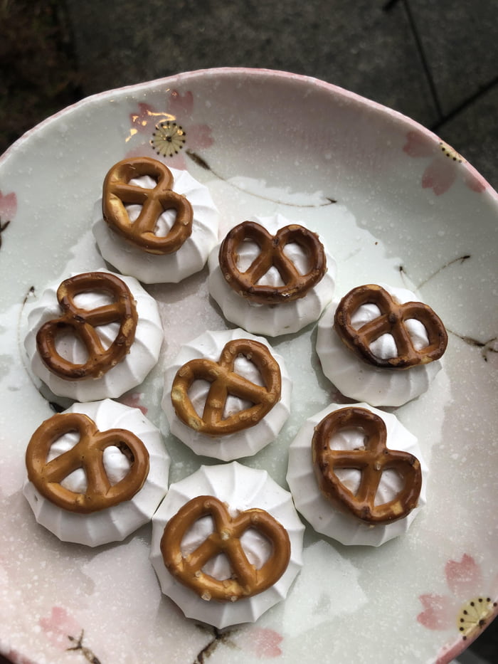 Austrian Meringue Cookies - Chocolate Chip Meringue Cookies My Own Sweet Thyme : Using a ...