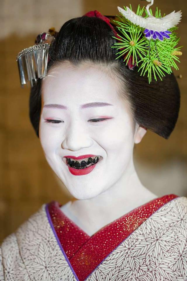 Ohaguro(black teeth),a sign of social status in Japan between 10th and ...