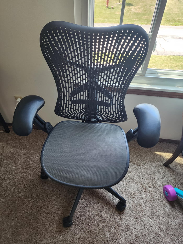 Lucky find at a local hotel liquidation store! 500 Herman Miller for