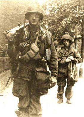 George Luz and ‘Babe’ Heffron of Band of Brothers fame, Easy Company ...