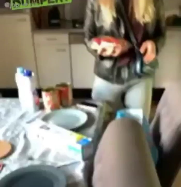 She just died inside (srry for my poor editing skills)