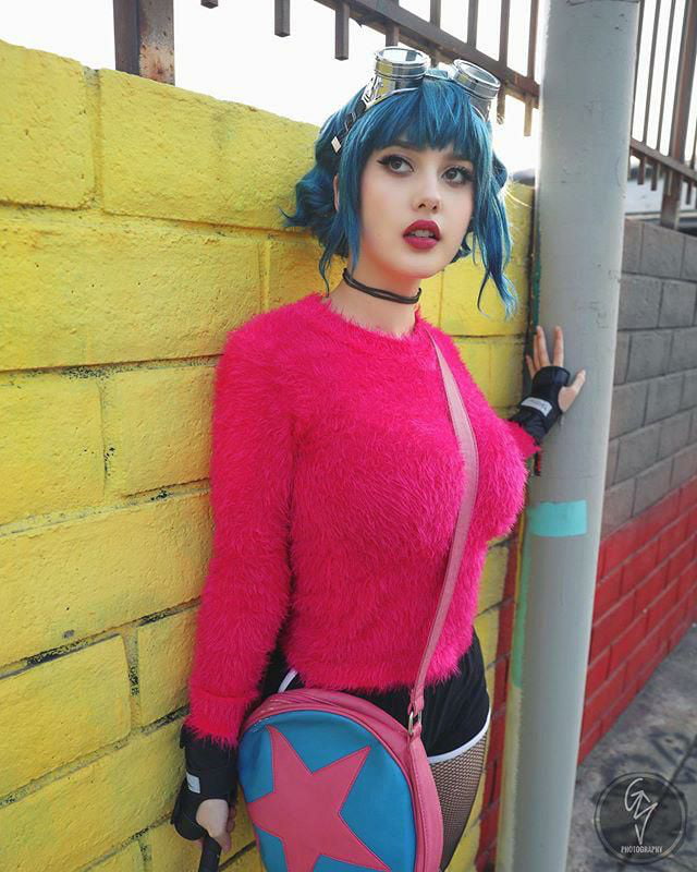 Candylion Cosplay 9GAG