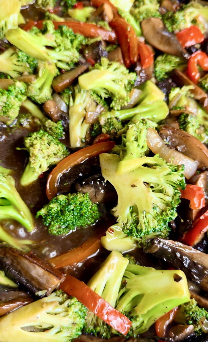 Portobello mushroom and broccoli stir fry with black bean sauce. 9GAG