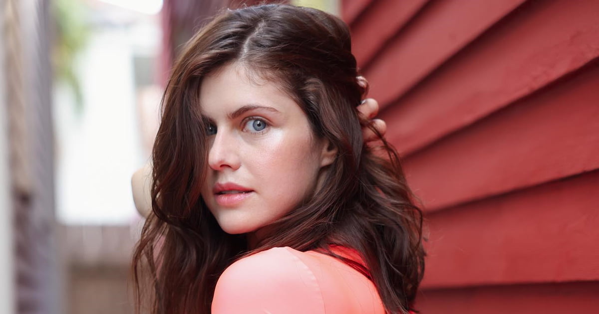 Alexandra Daddario (Aerie 2022) - 9GAG